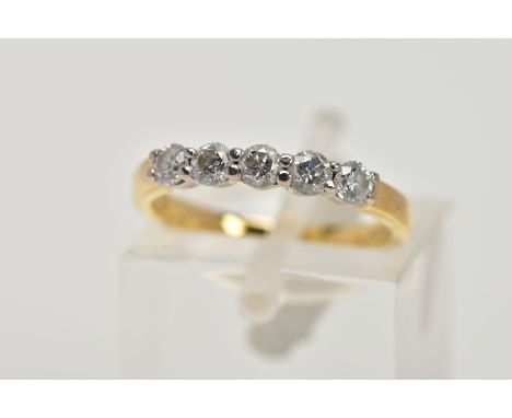 AN 18CT FIVE STONE DIAMOND RING, designed as a row of five brilliant cut diamonds to the plain band, estimated total diamond 