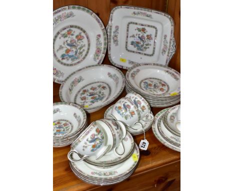 THIRTY TWO PIECES OF WEDGWOOD 'KUTANI CRANE' DINNERWARES, comprising 27cm diameter plate, square two handled serving plate (2