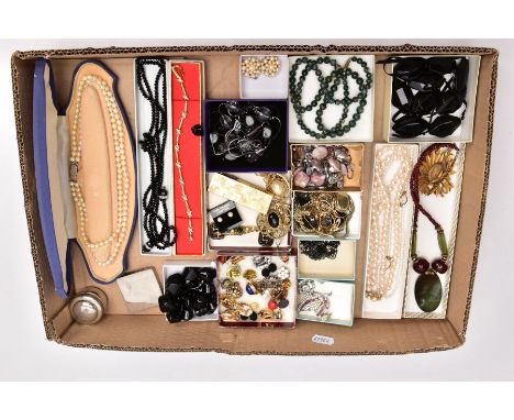 A BOX OF ASSORTED COSTUME JEWELLERY AND ITEMS, to include a cased double imitation pearl strand necklace, a beaded moss agate