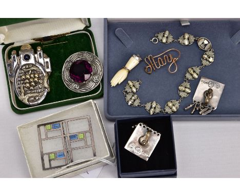 SEVEN ITEMS OF JEWELLERY, to include a white metal oval link bracelet set with mother of pearl, fitted with a spring clasp, l