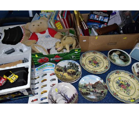 A BOXED SCALEXTRIC MINI RACING SET, No C1019, contents not checked but complete with both cars, assorted track, accessories a
