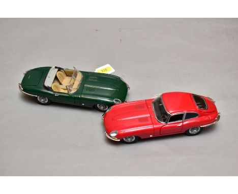 TWO UNBOXED FRANKLIN MINT 1961 JAGUAR E TYPE SPORTS CAR MODELS, both 1/24 scale, roadster in British racing green and coupe i