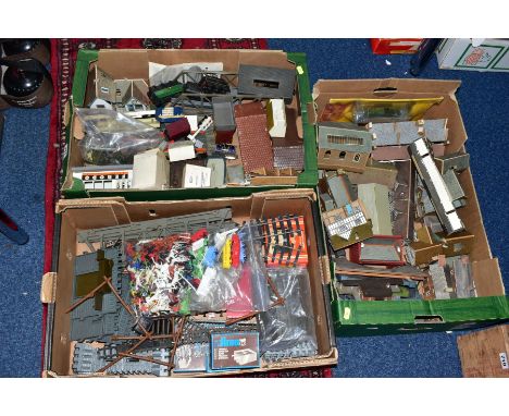 A QUANTITY OF ASSORTED MODEL RAILWAY ACCESSORIES AND OTHER TOYS, to include a quantity of constructed cardboard 00/H0 buildin