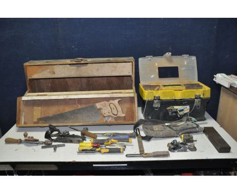 A VINTAGE CARPENTERS TOOLBOX AND A STANLEY PLASTIC TOOLBOX CONTAINING TOOLS including a Stanley No 078 plane (incomplete), a 