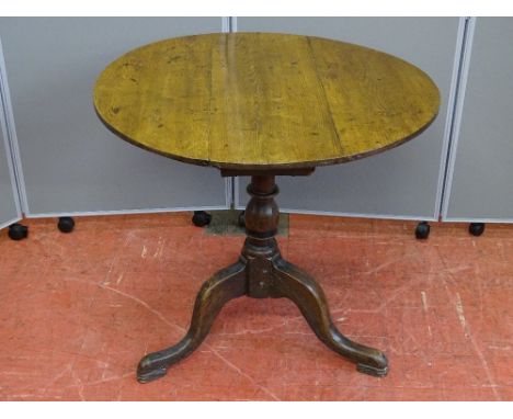 A PERIOD CIRCULAR TOPPED TRIPOD TABLE, 73 cms diameter