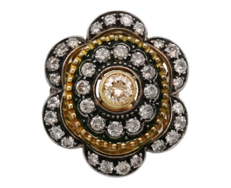   Brillant-Cocktail-Ring Einzigartiges Schmuckstück in Gelbgold 18K sowie Silber (Fassungen). Auf  Brillant-Cocktail-Ring  Ei