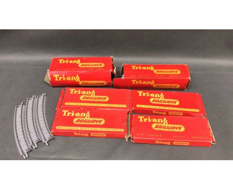 12 x 00 gauge plastic based rails, similar cross over (X1), similar L/H points (X1), similar R/H points (x1), similar straigh