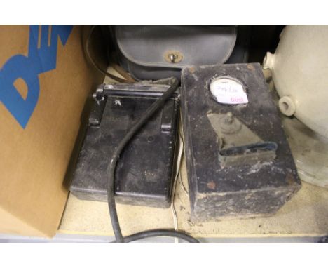 Miner's lamp and battery charger