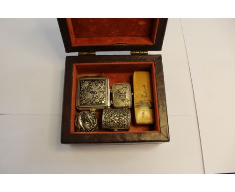 4 silver coloured metal pill boxes and an Italian wood snuff box