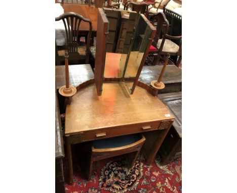 An early 20th Century Arts and Crafts style oak dressing table of small proportions, the triple mirror back flanked by two ri