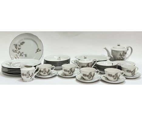 A Japanese LGTC China part tea and dinner service with enamelled decoration of pine trees comprising six dinner plates (w- 26