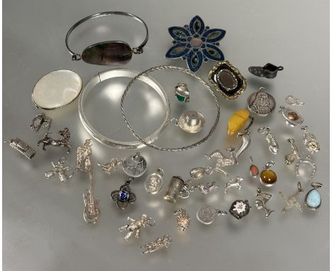 A collection of silver and white metal charms including a hedgehog,lion, top-hat, tankard, ballet shoe, teddy bear, silver st