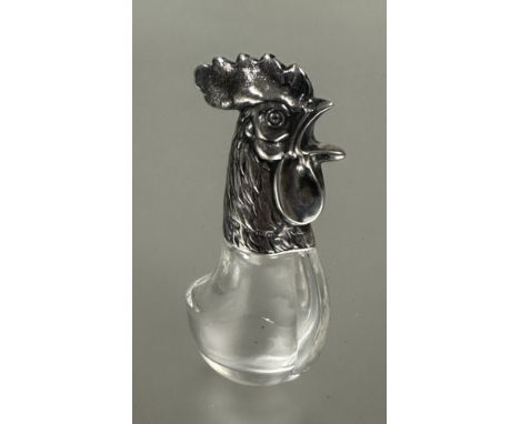 A crystal silver topped Cockerel mask pepper shaker with pierced comb, stamped 925 with import mark, (H x 9 cm x W x 4 cm)