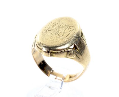 An early/mid 20th century gold oval signet ring. Engraved with script initials, on a D-section shank stamped '18ct', size K, 