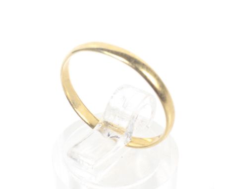 A vintage 22ct gold D-section wedding band. Hallmarks for Birmingham 1939, 2.1mm wide, size M+, 1.2g