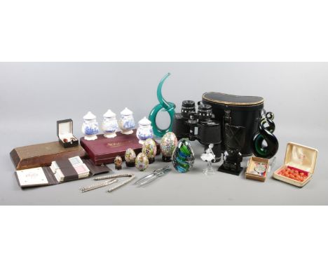 A large quantity of collectables, to include a cased set of Super Zenith binoculars, Officer's Mess cribbage board, glass pap