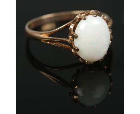 A vintage 9ct gold opal ring. Size N. 1.68g.  