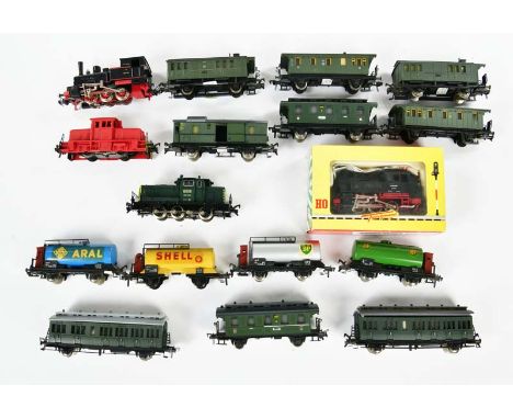 Fleischmann, 2 Dampfloks, 2 Dieseloks, 4 Kesselwagen + 9 Packungen, W.-Germany, Spur H0, meist guter Zustand