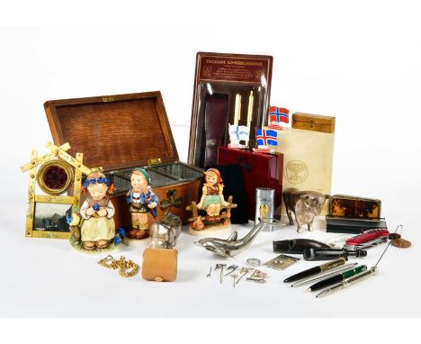 Konvolut Goebel Figuren, Schmuck u.a., Fundgrube, bitte besichtigen