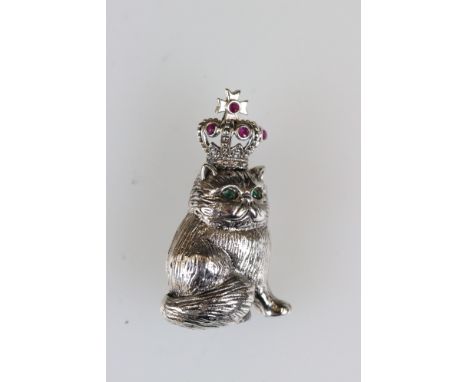 Silver royal cat brooch set with emerald eyes and ruby crown 