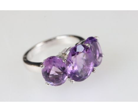 Silver amethyst three stone ring 