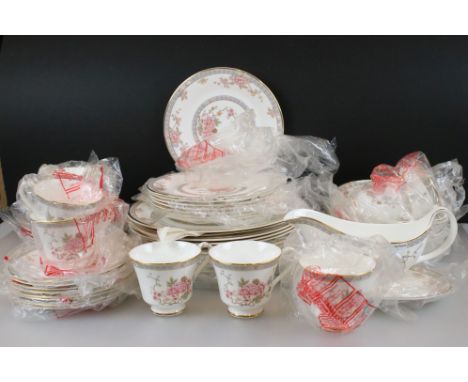Royal Doulton ' Canton ' pattern dining service comprising 10 dinner plates, 8 dessert plates, 6 cereal bowls, 8 side plates,