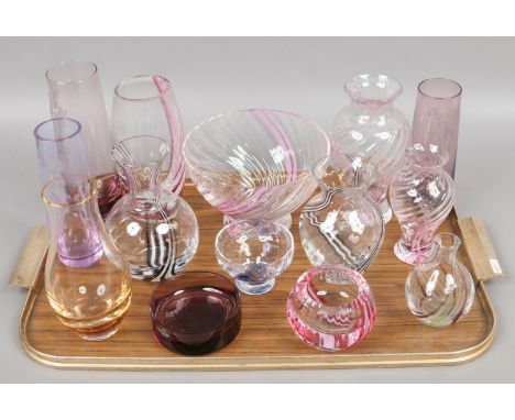 A tray of decorative art glass vases etc to include Caithness examples.