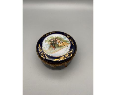 Antique Sachsen trinket box, printed couple to the top of the lid. Gilt hand painted trims and gilt metal hinges. 