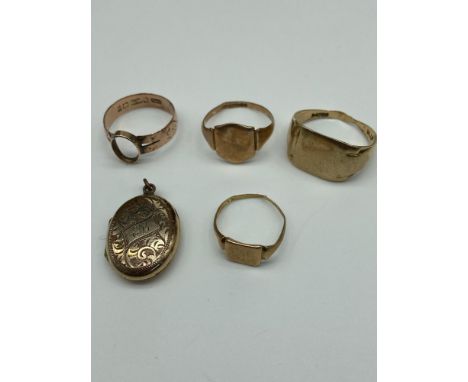 A Lot of three antique 9ct gold signet rings, 9ct gold ring [missing stone] and a gold filled locket. [4 rings weigh 12.69 gr