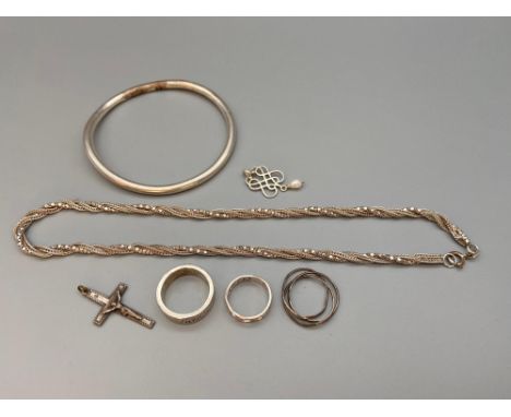 A Quantity of silver 925 jewellery. Which includes heavy Sheffield silver bangle, Ola Gorie silver pendant with single pearl.