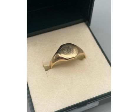 A Victorian signet ring. [2.60 grams] 