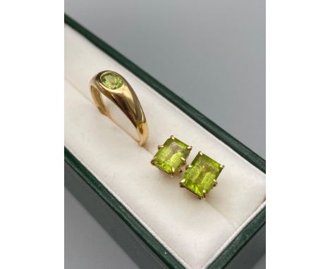 A Ladies Antique 18ct gold ring, set with a single green stone together with a matching pair of 18ct gold and green stone ear