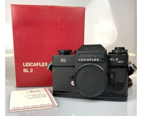 Leica Leicaflex SL 2 10023 MOT ohne Objektiv. In Original Verpackung.Funktion nicht geprüft. Es kann keine Gewährleistung geg