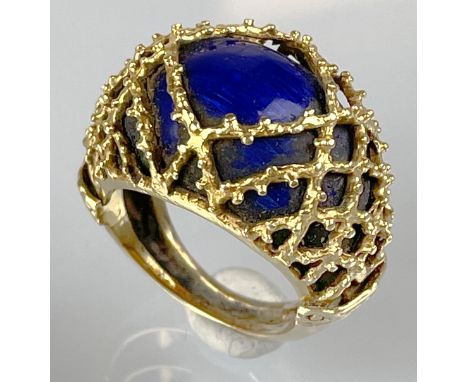 Damenring 750 Gelbgold mit Lapislazuli.Gewicht circa 13,38 Gramm. Stein abgerundet. Ca. 40 mm x 13 mm x 6 mm. Gestempelt (Pun