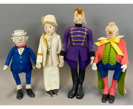 Konvolut von 4 Steiff- Filzpuppen. Limitierte Edition.Bis circa 41 cm hoch. Bestehend aus: "Grandpa Foxy", "Tennis Dame Betty
