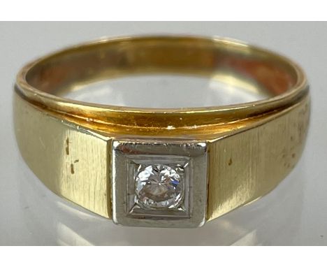 Solitärring bzw. Herrenring 585 Gelbgold / Weißgold.Circa 6,80 Gramm. Brillant von ca. 0.10 ct/vs1-vs2/G-H. Gestempelt. Ringg