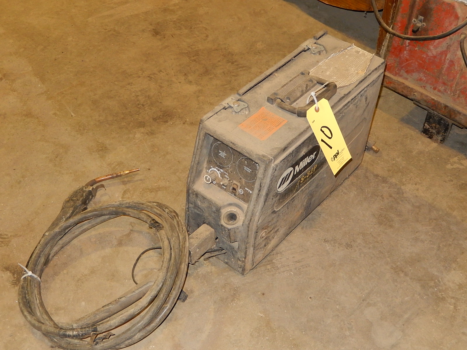 Miller Suitcase Type Portable 12 Volt FluxCore Wire Feeder Model S32P