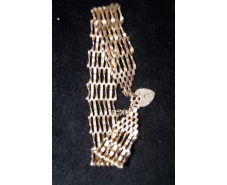 9 carat gold gate bracelet (6.7g)