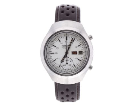 Seiko 'Helmet' chronograph automatic stainless steel gentleman's wristwatch, ref. 6139-7100, circular white dial with baton m