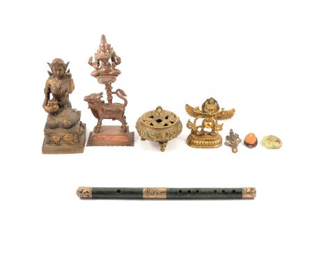 Quantity of Asian metalwares and decorative items including a modern Chinese brass censer, cast four-character mark; four cas
