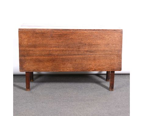 Georgian oak drop-leaf supper table, length 112cm, closed width 48cm, height 70cm.Condition report:The width is 135cm open. T