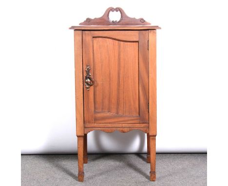 Edwardian mahogany dressing table, mirror above trinket drawers, two short and two long drawers under, width 107cm, depth 50c