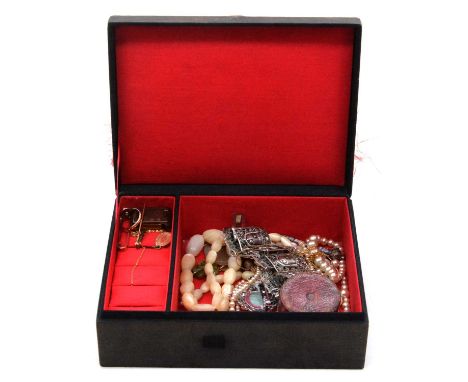 A jewel box with vintage gold and costume jewellery, and a thread count magnifier, a rose metal ring, missing stone; two bar 