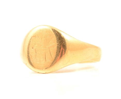 An 18 carat yellow gold signet ring, oval head, ring size X, Birmingham 1929, 7g.