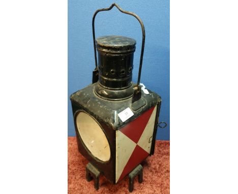 Railway (DB72) Post Lamp with white and red checkered sides 
