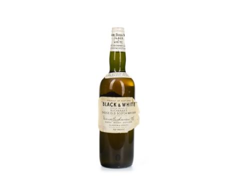 BLACK &amp; WHITE SPRINGCAP - CIRCA 1960 Blended Scotch Whisky No capacity stated, 70° proof.