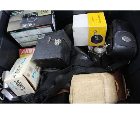 A COLLECTION OF VINTAGE CAMERAS INCLUDING SLRS, DSLRS, LENSES, DIGITAL COMPACTS, OPTICAL EQUIPMENT (QTY)