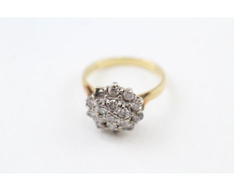 AN 18CT GOLD VINTAGE DIAMOND SET CLUSTER RING, Weight: 3.5gms