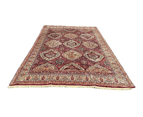 A LARGE PERSIAN DESIGN WOOL CARPET, 390cm x 270cm