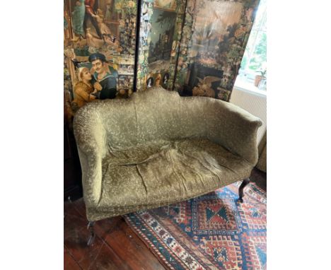 AN EARLY 20TH CENTURY TWO SEATER SOFA UPHOLSTERED IN CASA PUPO FOLIATE DESIGN FABRIC, 130cm x 85cm x 70cm